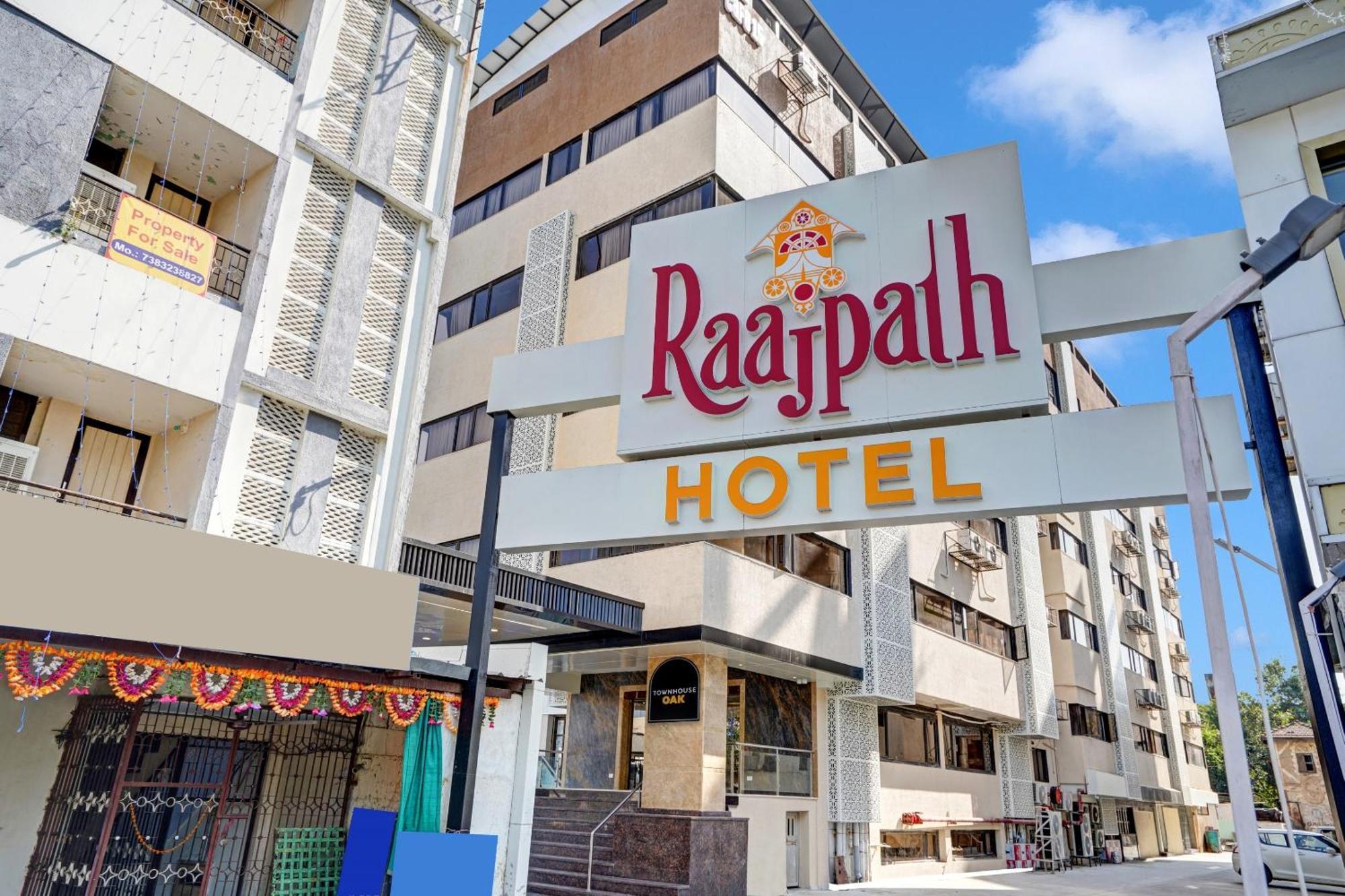 ואדודרה Clubhouse Hotel Raajpath מראה חיצוני תמונה
