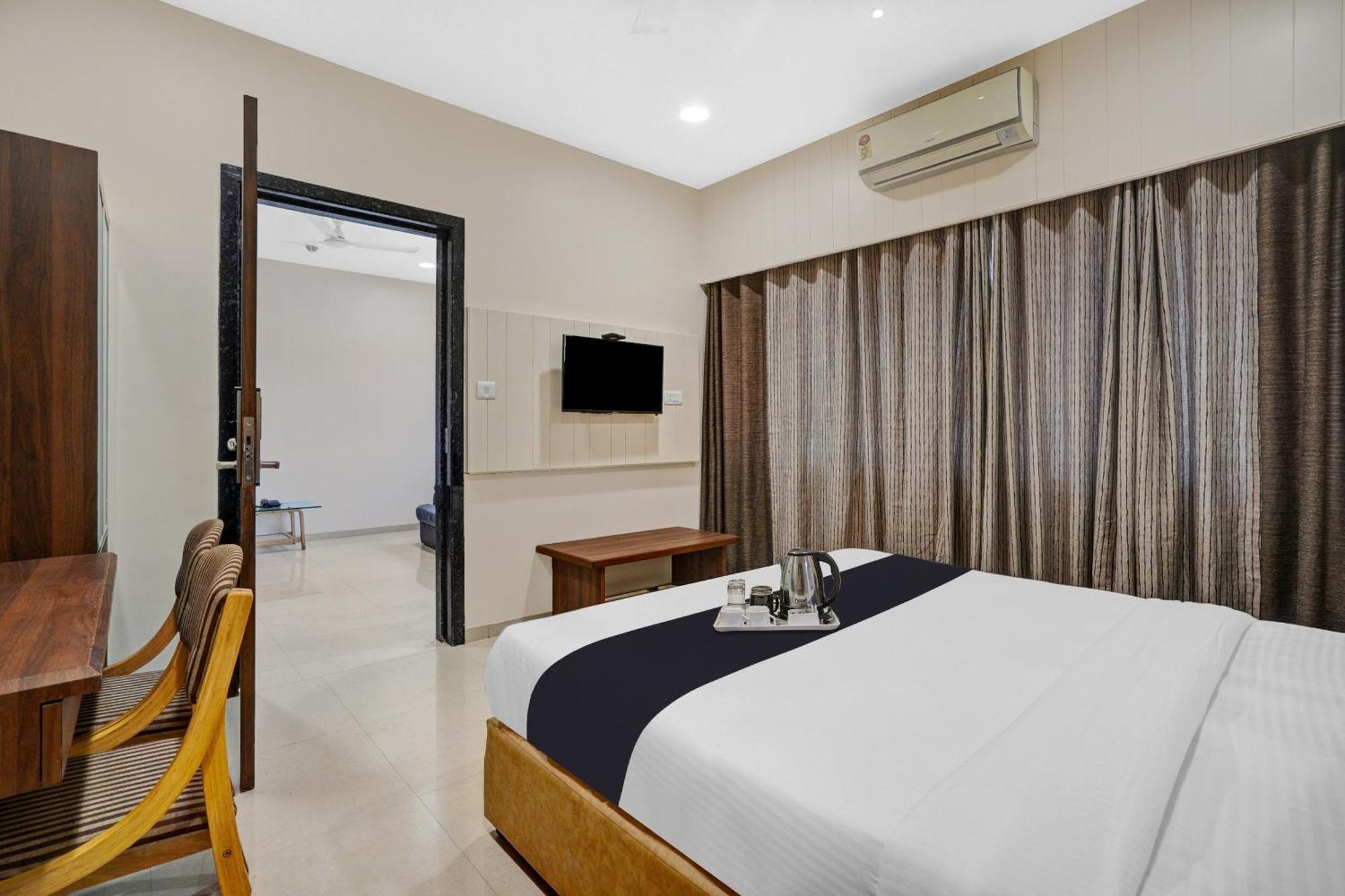 ואדודרה Clubhouse Hotel Raajpath מראה חיצוני תמונה