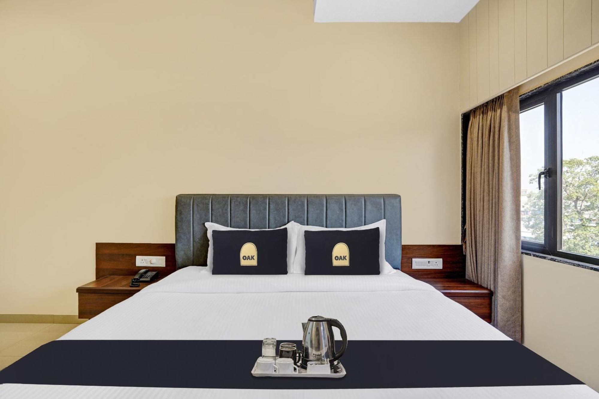 ואדודרה Clubhouse Hotel Raajpath מראה חיצוני תמונה