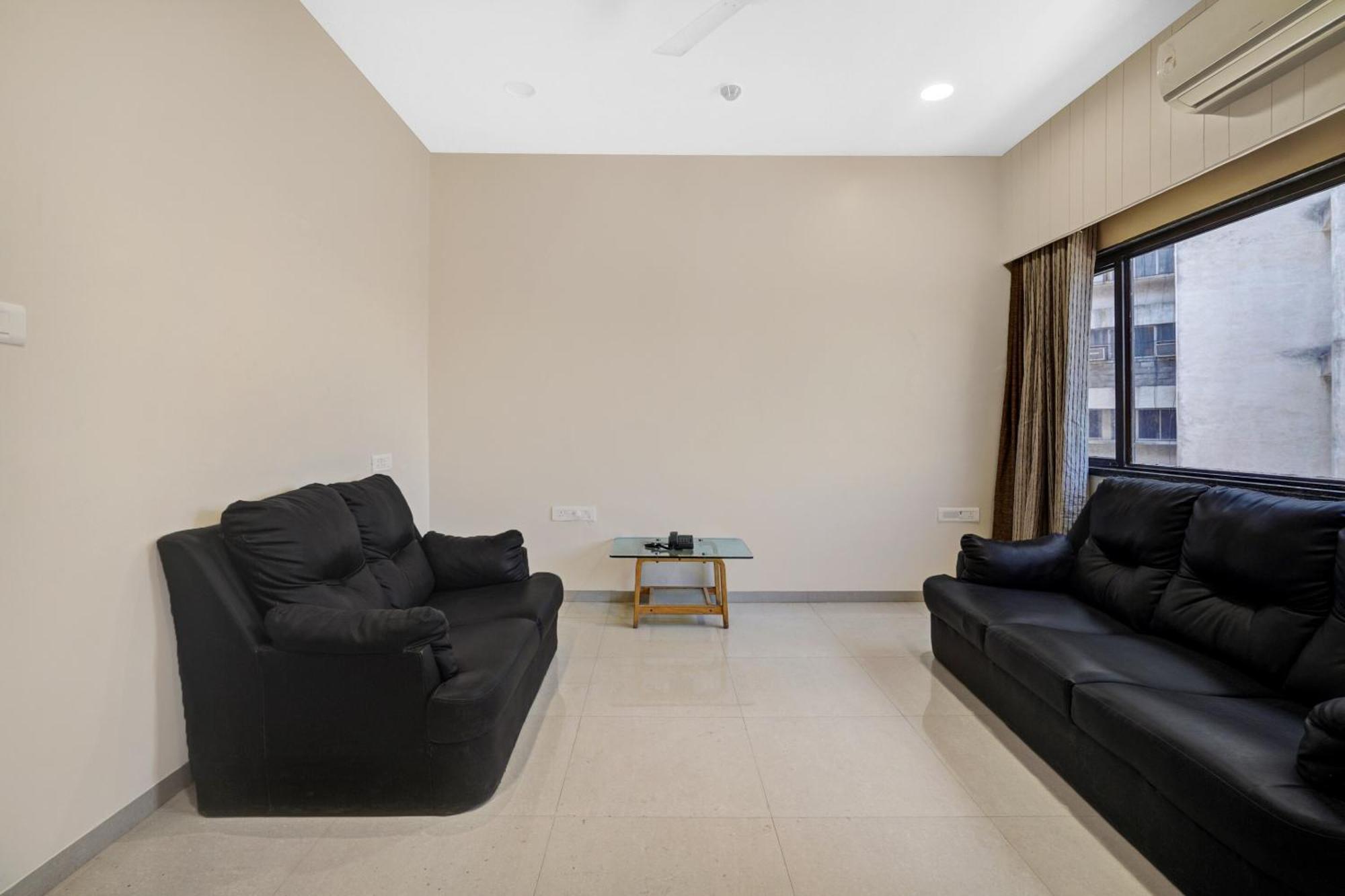 ואדודרה Clubhouse Hotel Raajpath מראה חיצוני תמונה