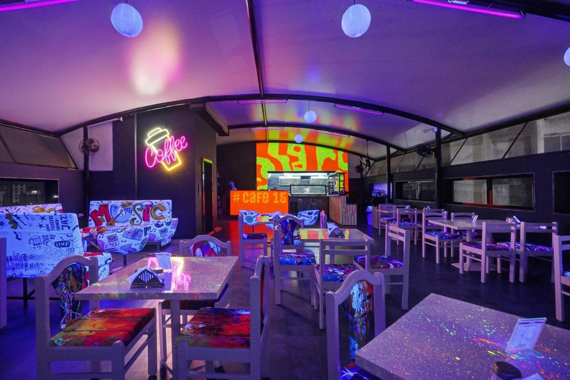 ואדודרה Clubhouse Hotel Raajpath מראה חיצוני תמונה