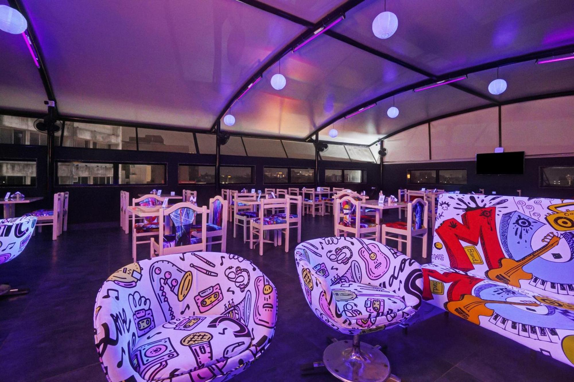 ואדודרה Clubhouse Hotel Raajpath מראה חיצוני תמונה