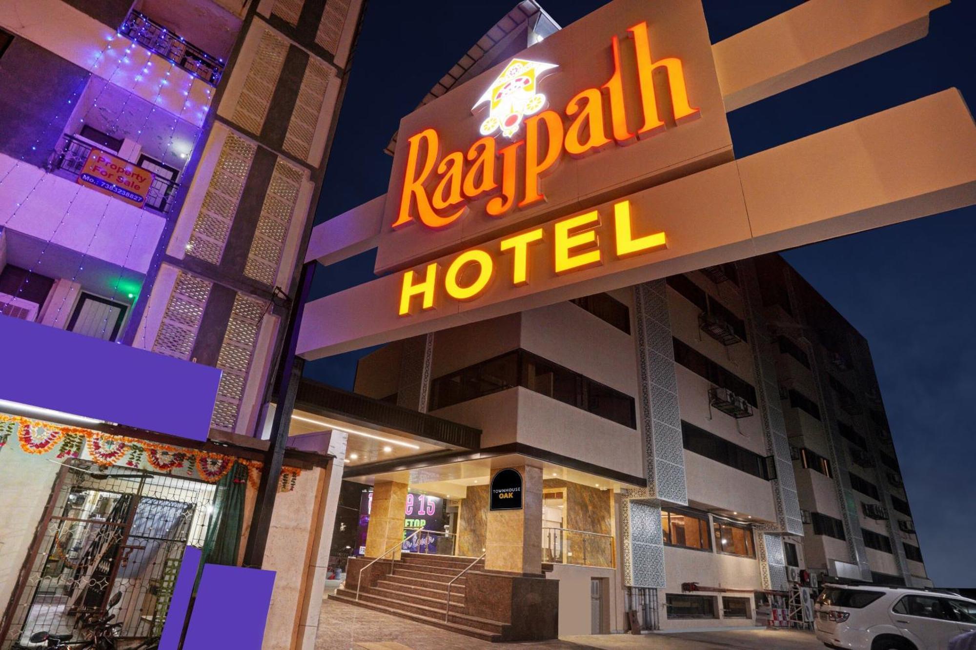 ואדודרה Clubhouse Hotel Raajpath מראה חיצוני תמונה