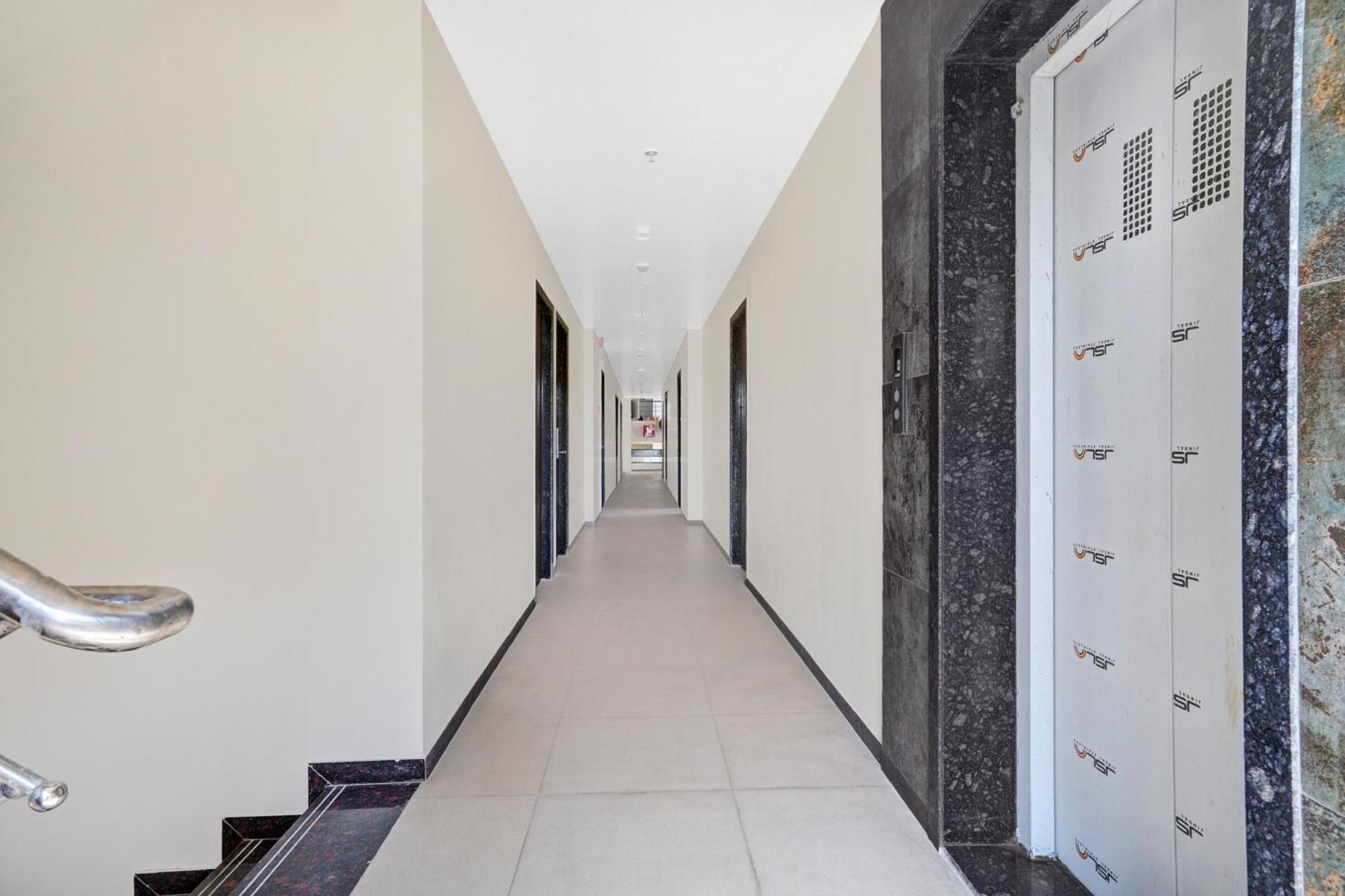 ואדודרה Clubhouse Hotel Raajpath מראה חיצוני תמונה