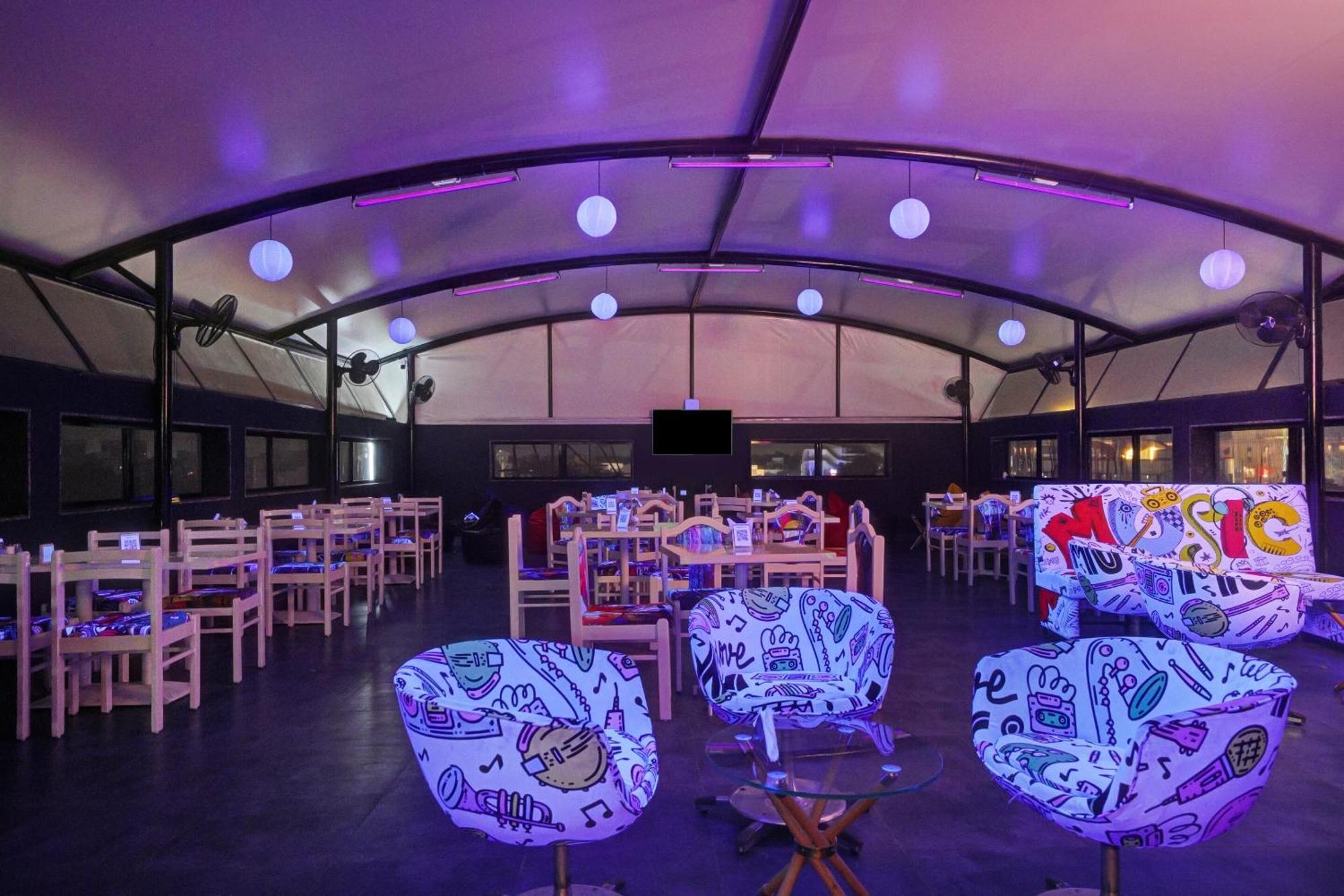 ואדודרה Clubhouse Hotel Raajpath מראה חיצוני תמונה