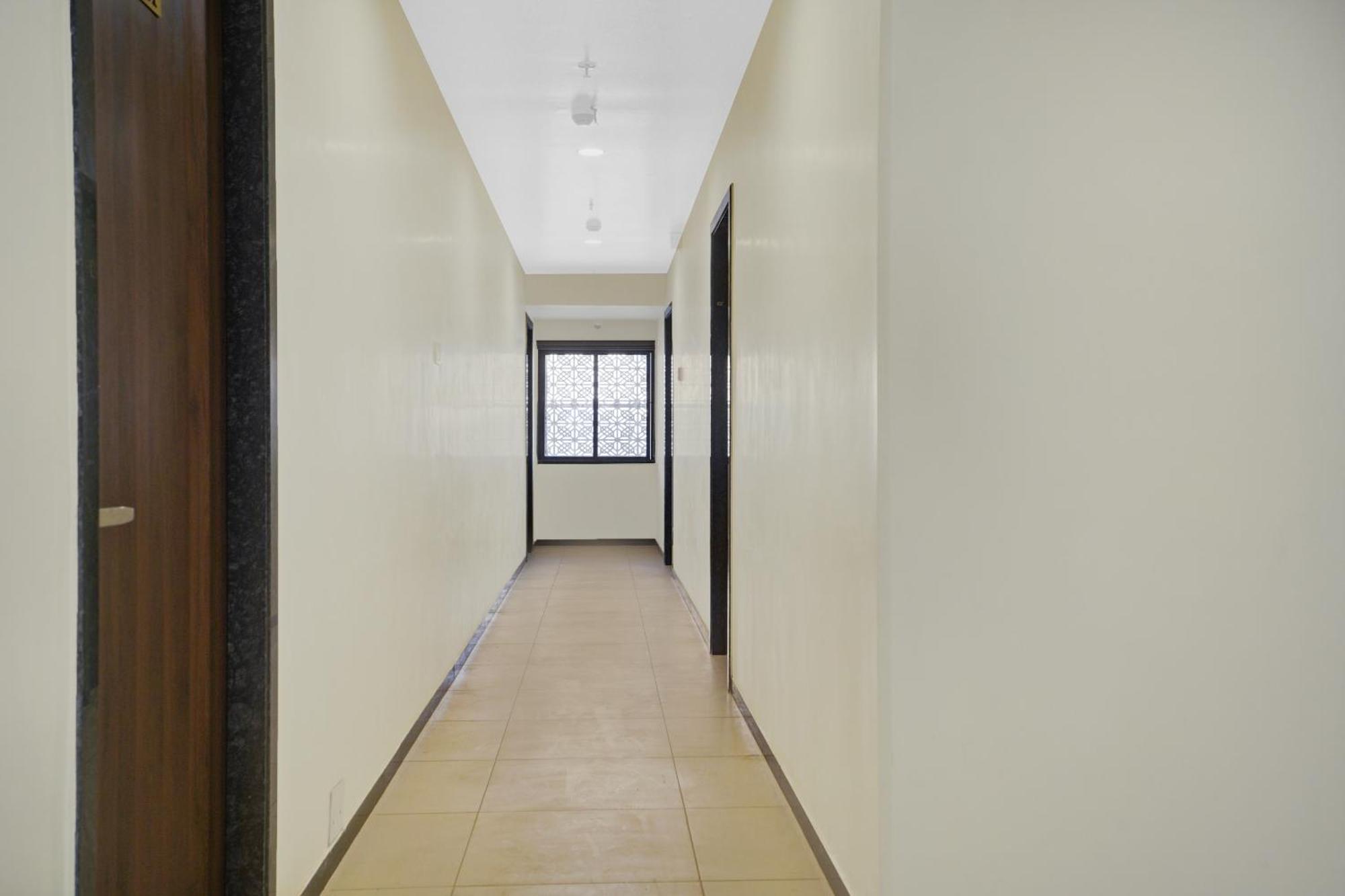 ואדודרה Clubhouse Hotel Raajpath מראה חיצוני תמונה