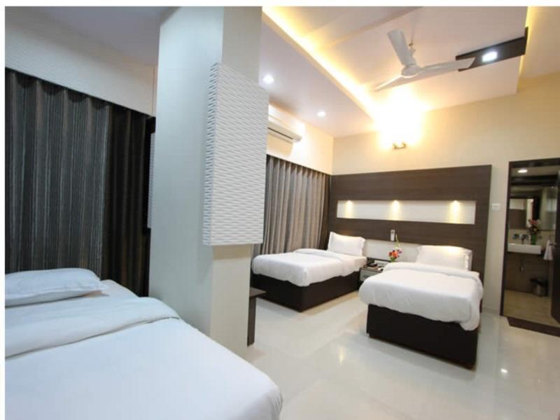 ואדודרה Clubhouse Hotel Raajpath מראה חיצוני תמונה
