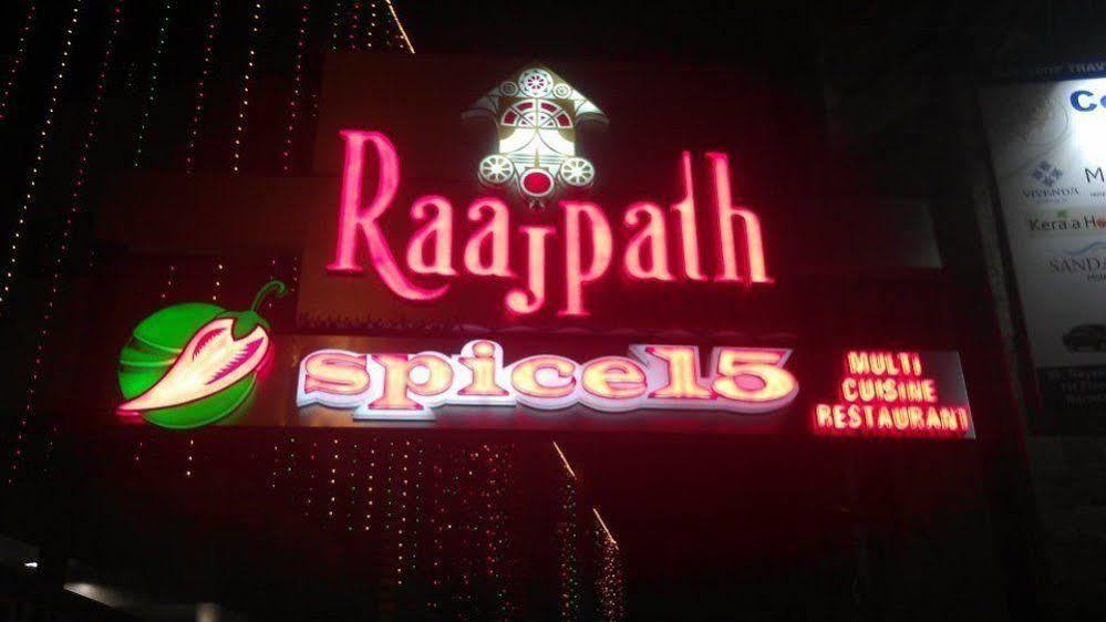 ואדודרה Clubhouse Hotel Raajpath מראה חיצוני תמונה